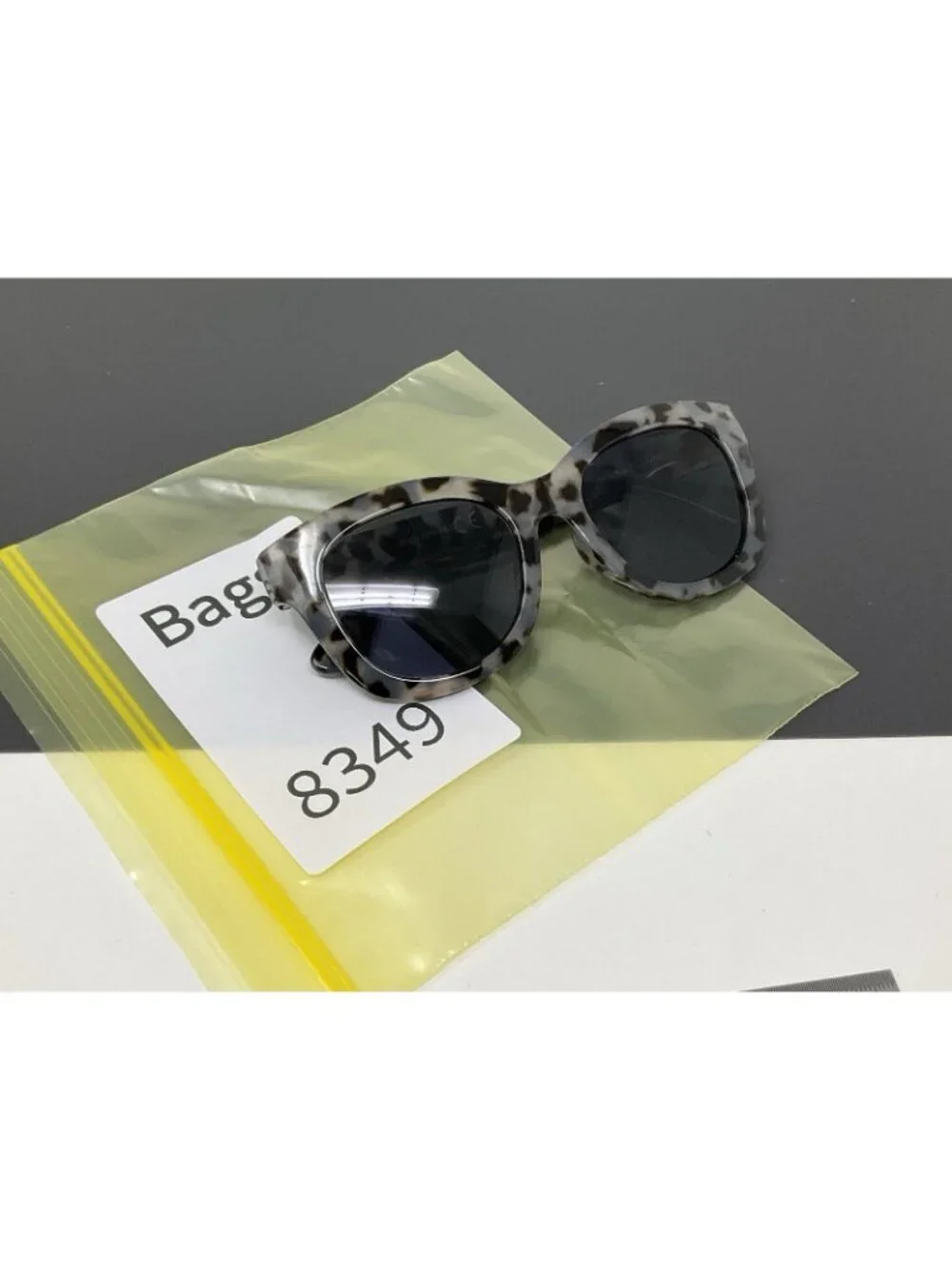 Peepers Center Stage Oversized Reading Sunglasses Gray Tortoise +1.50
